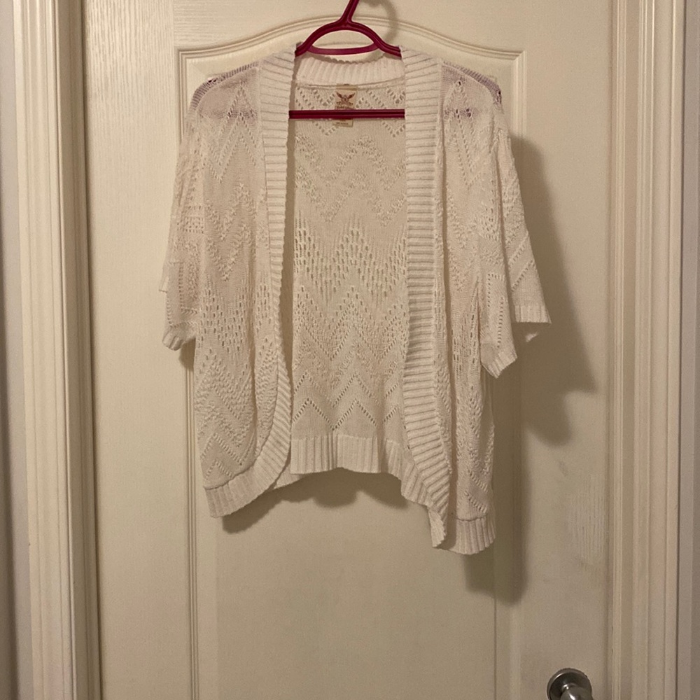 White short sleeve short cardigan